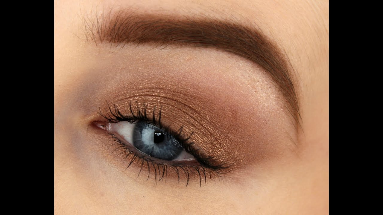 One Color Eyeshadow Look Natural